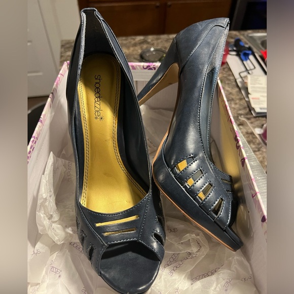 Blue heels - Picture 1 of 3